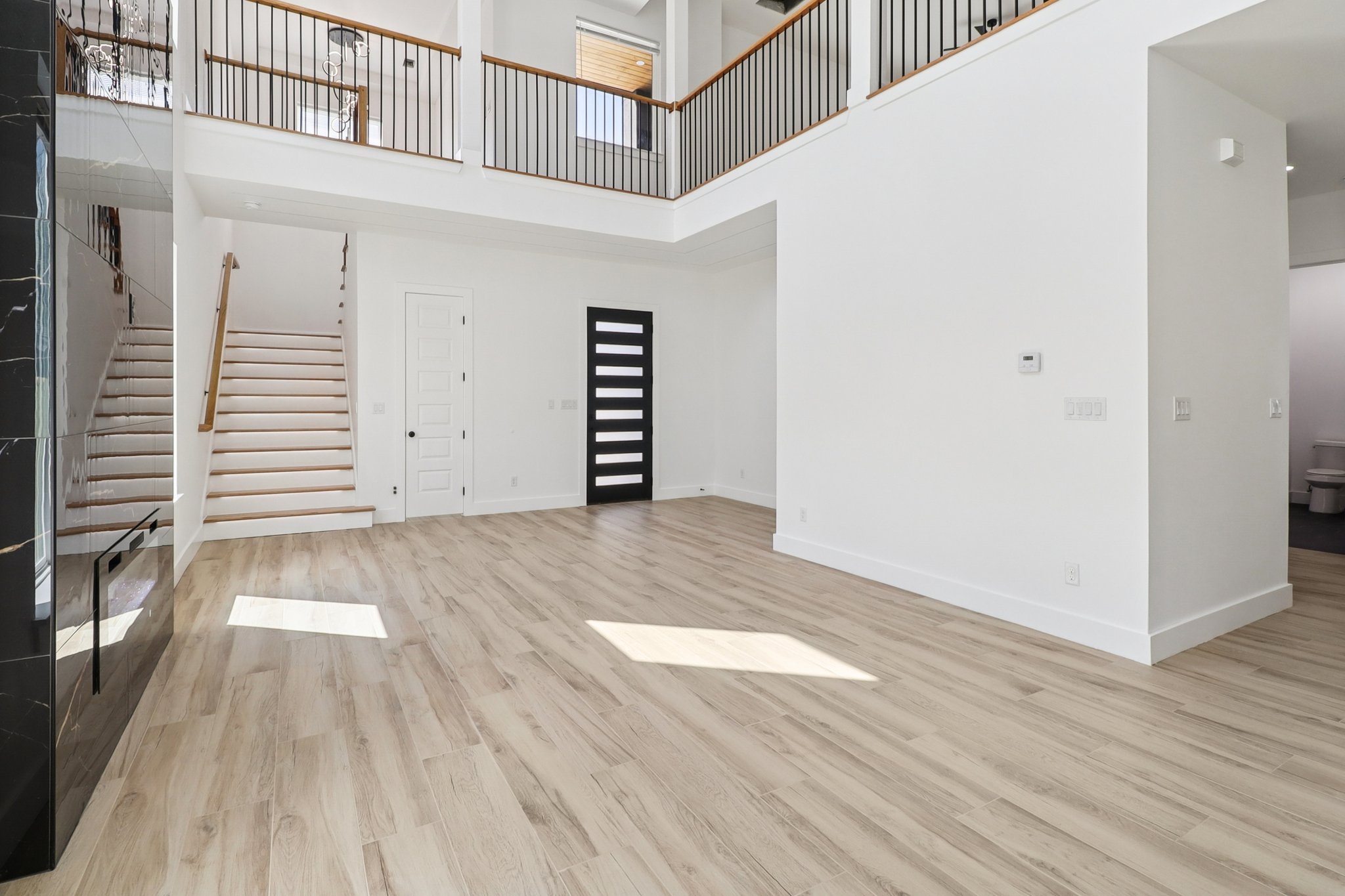 2410 Luxury Ave — photo 37