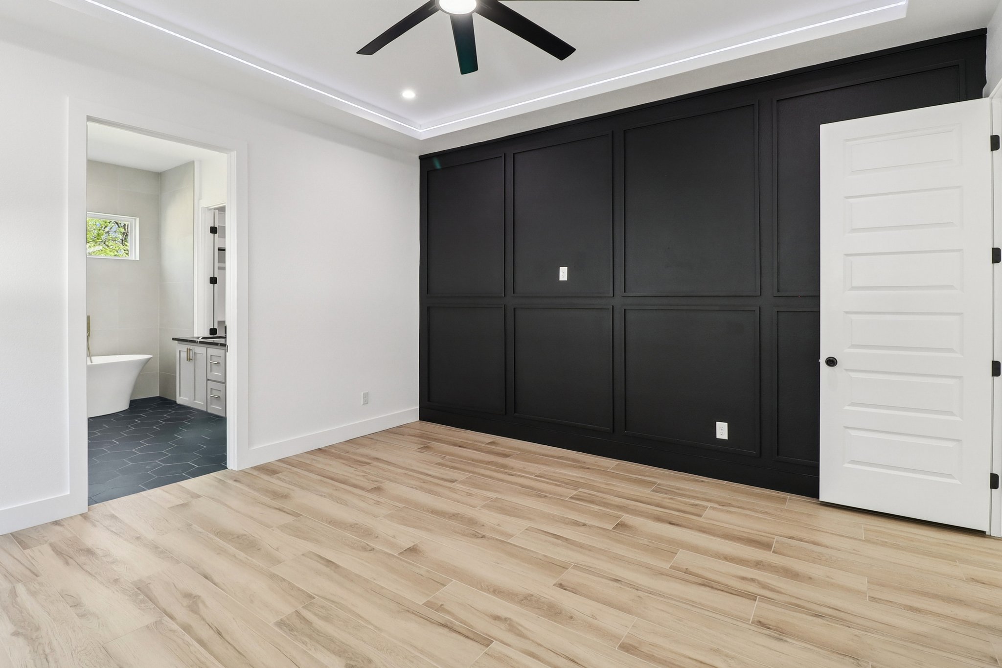 2410 Luxury Ave — photo 25
