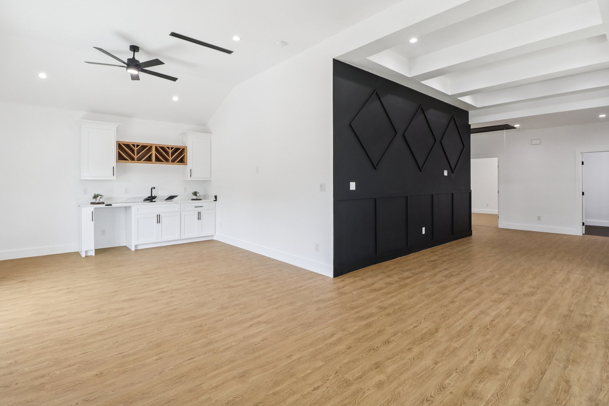 2410 Luxury Ave — photo 20