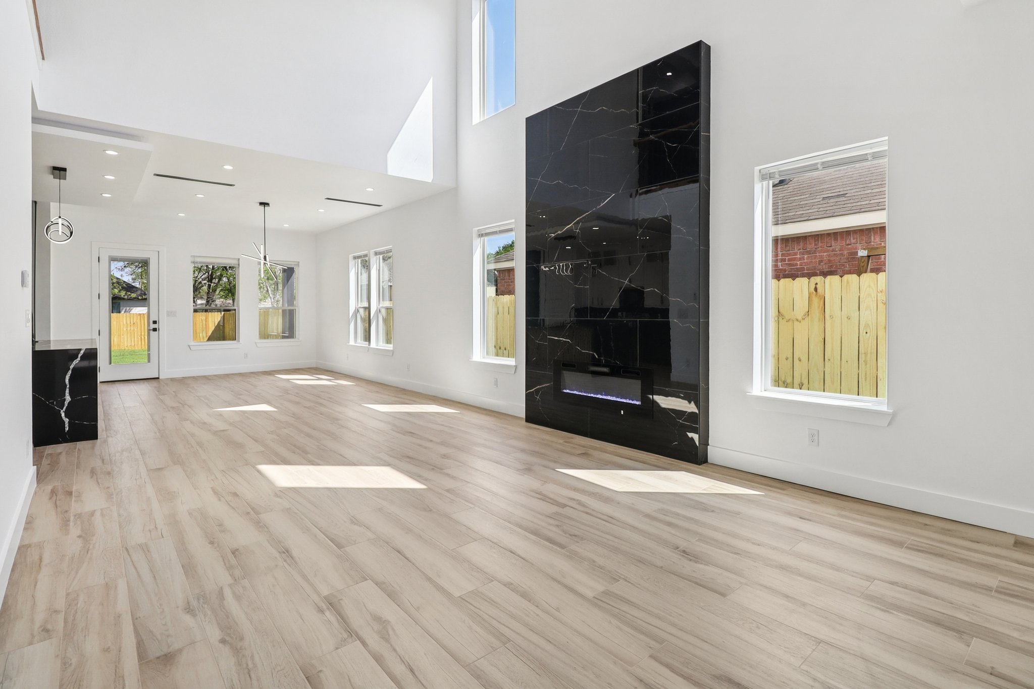 2410 Locust Ave — photo 5