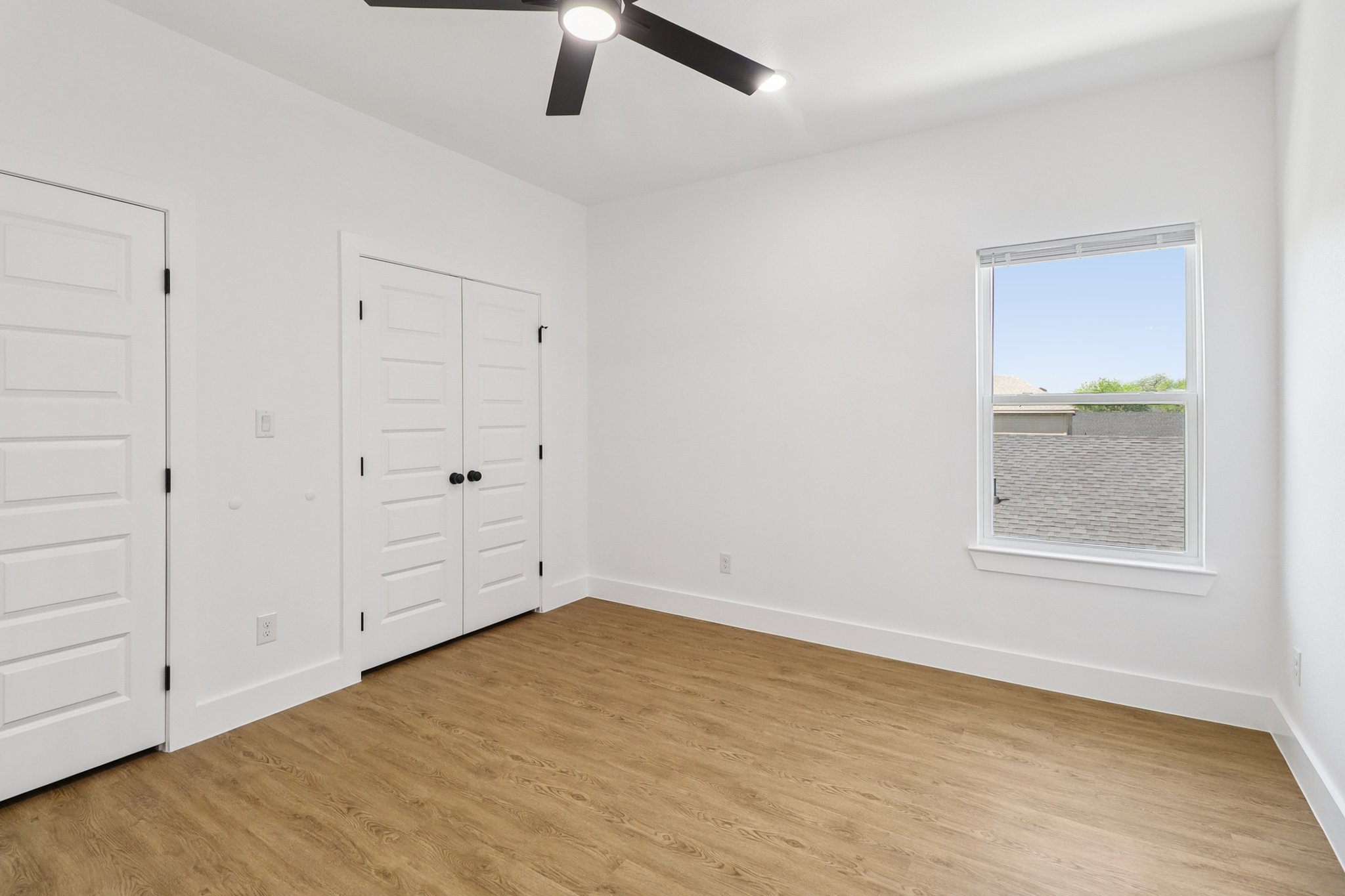 2410 Locust Ave — photo 29