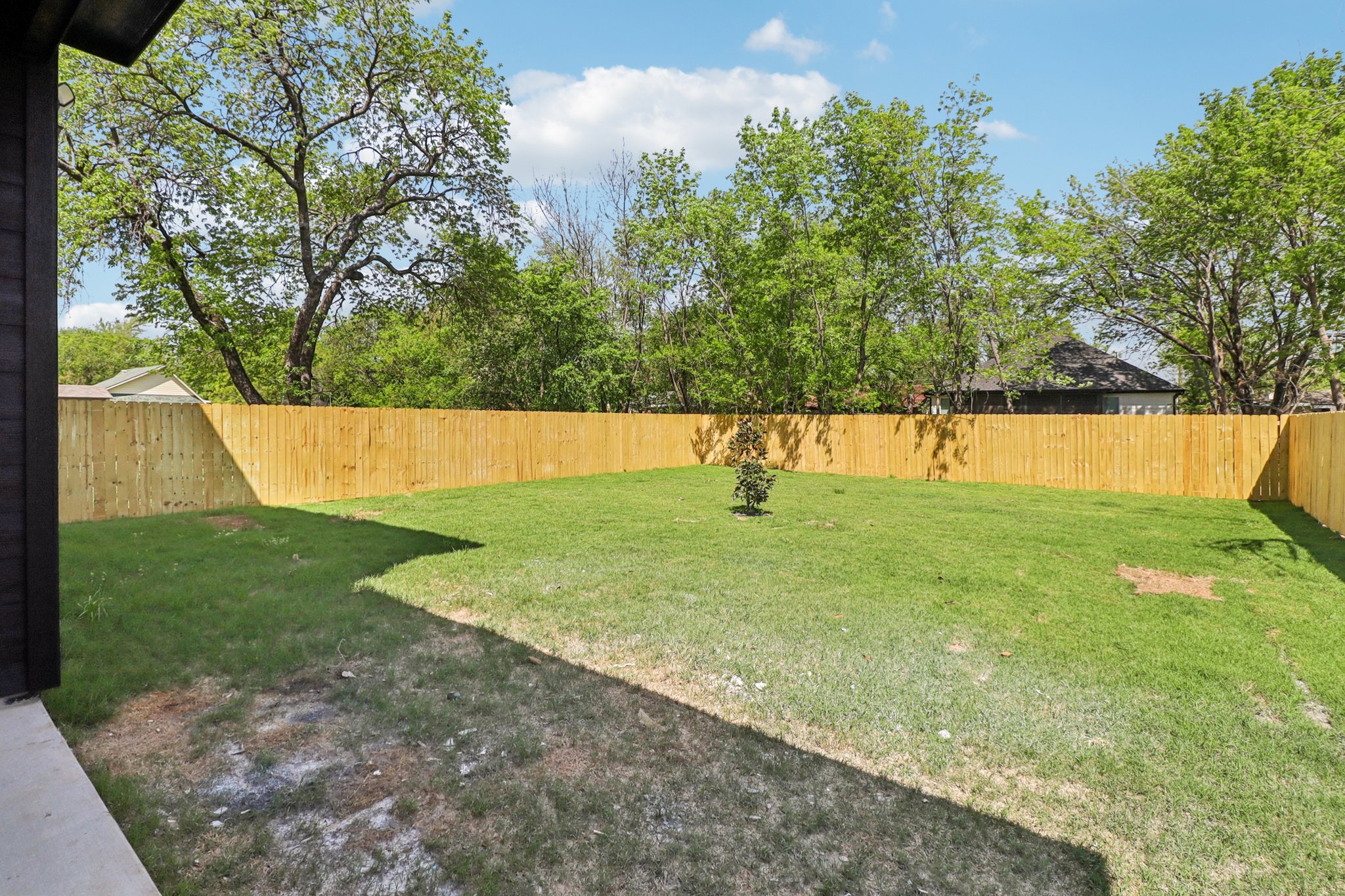 2410 Locust Ave — photo 32