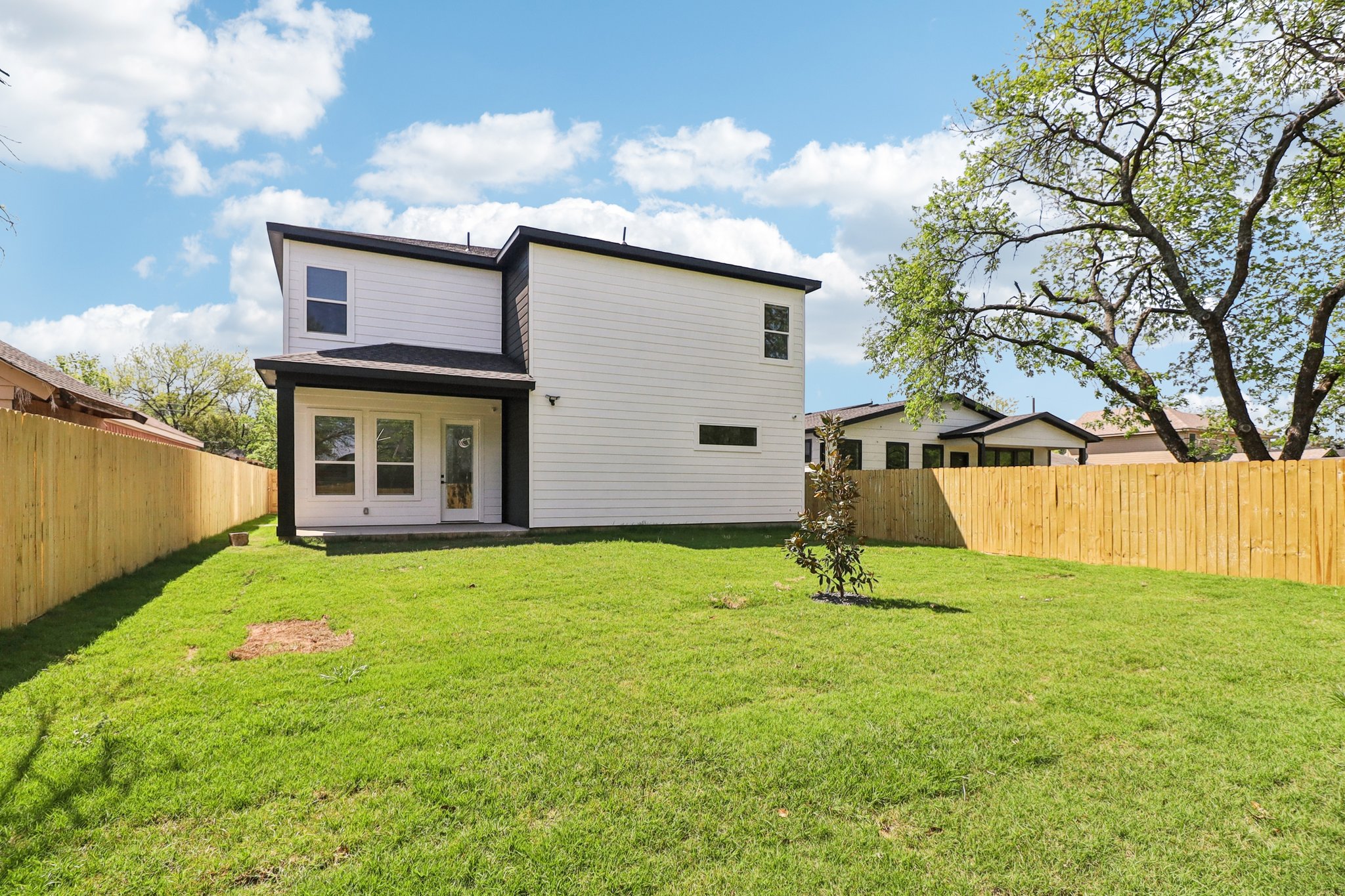 2410 Locust Ave — photo 33