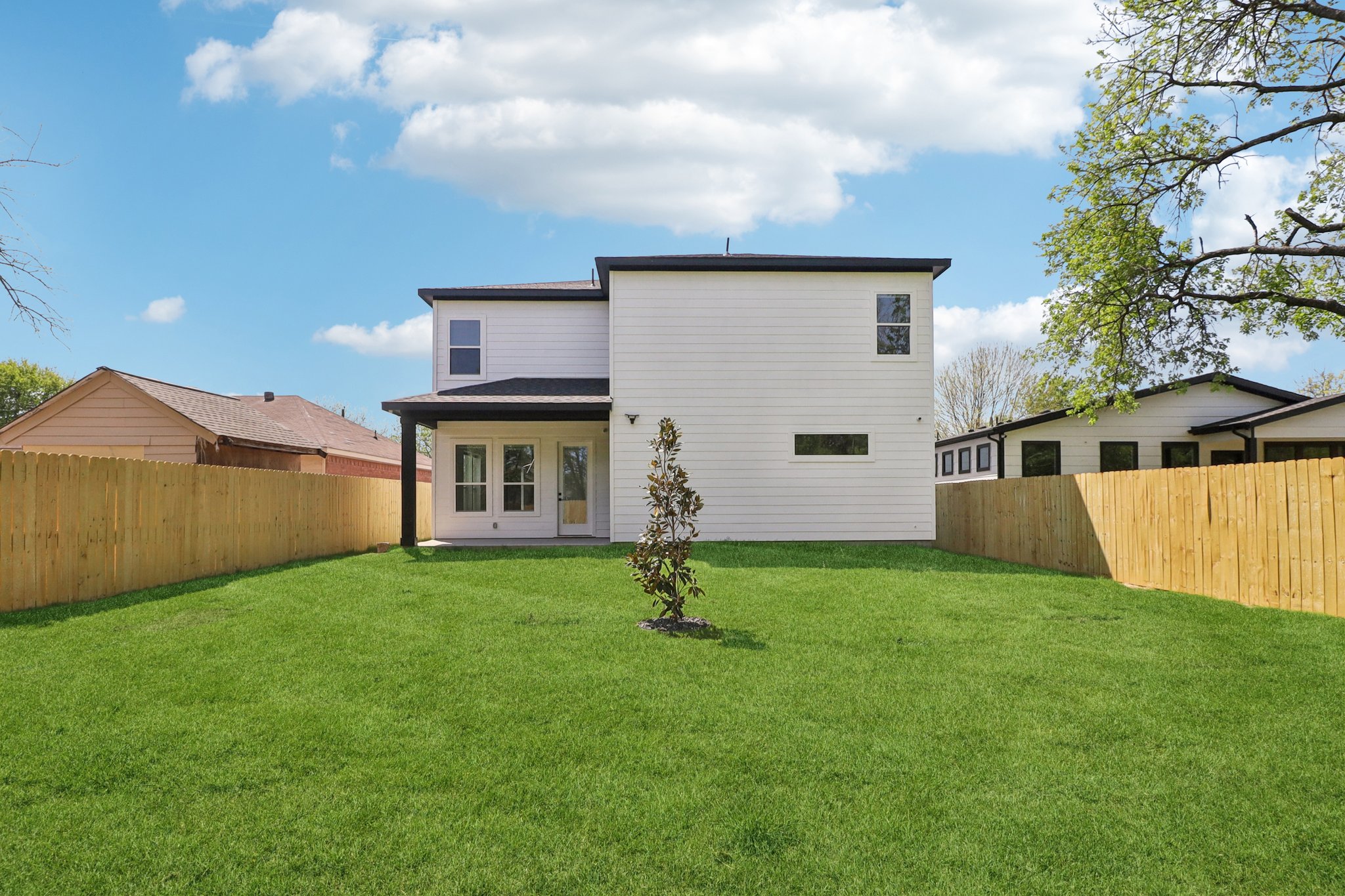 2410 Locust Ave — photo 38